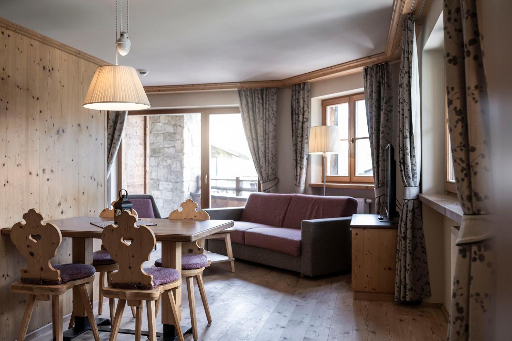 Post Alpina - Family Mountain Chalets San Candido Habitación foto